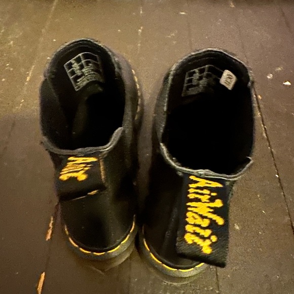 Doc Marten Chelsea Boot - Picture 4 of 6